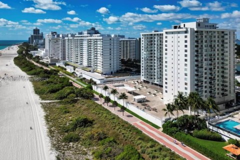Кондоминиум с 1 спальней в Майами-Бич, Флорида № 1998441