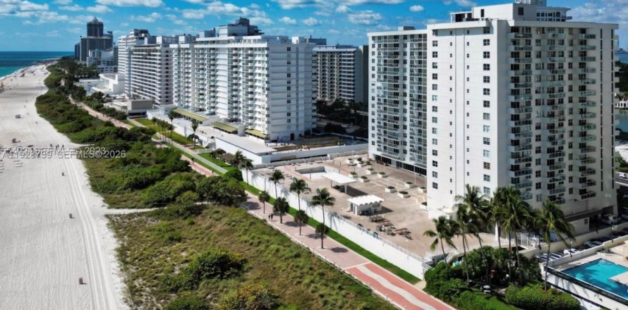 Кондоминиум с 1 спальней в Майами-Бич, Флорида № 1998441