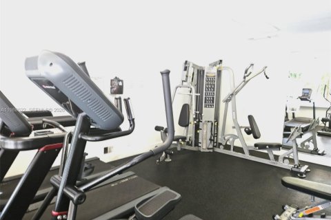 Condo in Miami, Florida, 1 bedroom  № 2051980 - photo 8