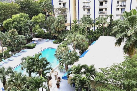 Condo in Miami, Florida, 1 bedroom  № 2051980 - photo 6