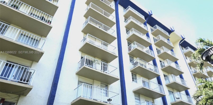 Condo in Miami, Florida, 1 bedroom  № 2051980