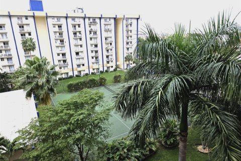 Condo in Miami, Florida, 1 bedroom  № 2051980 - photo 2