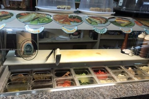 Commercial property in Miami, Florida № 1977303 - photo 8