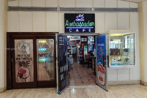 Commercial property in Miami, Florida № 1977303 - photo 2