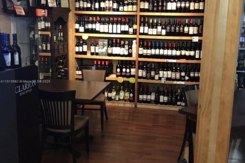 Commercial property in Miami, Florida № 1977303 - photo 7