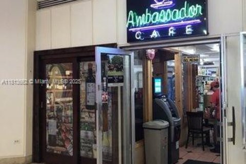 Commercial property in Miami, Florida № 1977303 - photo 3