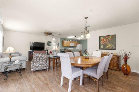 House in The Villages, Florida 2 bedrooms, 105.44 sq.m. № 1579014 - photo 10