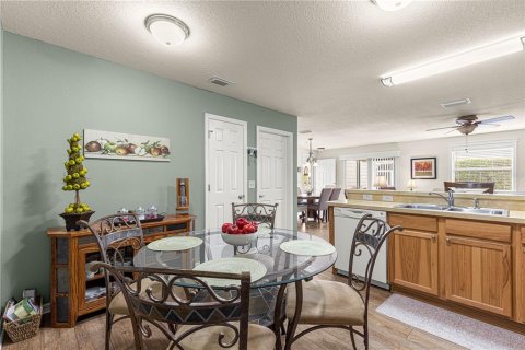 House in The Villages, Florida 2 bedrooms, 105.44 sq.m. № 1579014 - photo 15