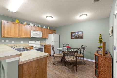 House in The Villages, Florida 2 bedrooms, 105.44 sq.m. № 1579014 - photo 14