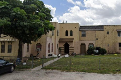 Commercial property in Opa-locka, Florida 326.46 sq.m. № 1984924 - photo 2