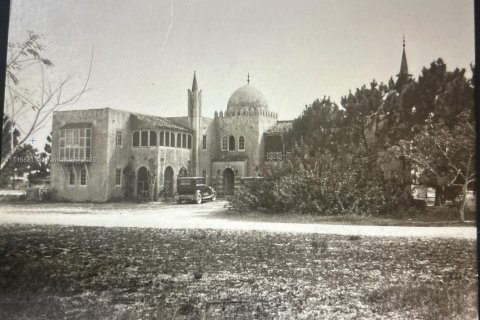 Commercial property in Opa-locka, Florida 326.46 sq.m. № 1984924 - photo 1