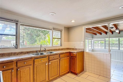 House in Tampa, Florida 3 bedrooms, 115.94 sq.m. № 1826685 - photo 17