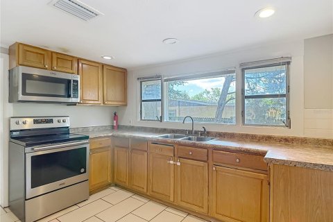 House in Tampa, Florida 3 bedrooms, 115.94 sq.m. № 1826685 - photo 20