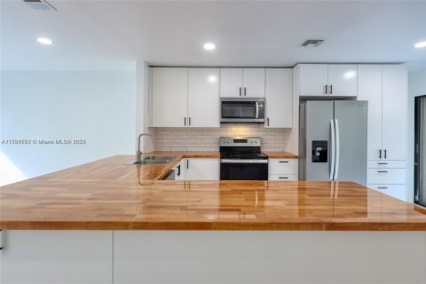 Townhouse in Doral, Florida 3 bedrooms, 159.05 sq.m. № 1699511 - photo 2