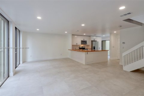 Townhouse in Doral, Florida 3 bedrooms, 159.05 sq.m. № 1699511 - photo 5