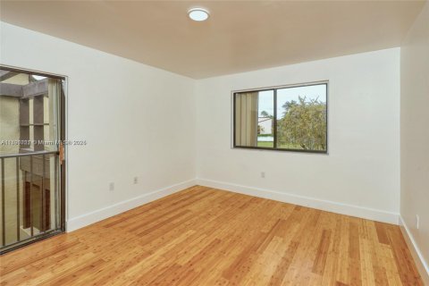 Townhouse in Doral, Florida 3 bedrooms, 159.05 sq.m. № 1699511 - photo 14