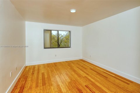 Townhouse in Doral, Florida 3 bedrooms, 159.05 sq.m. № 1699511 - photo 13