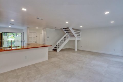 Townhouse in Doral, Florida 3 bedrooms, 159.05 sq.m. № 1699511 - photo 6