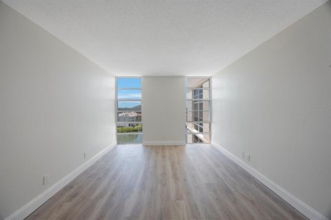 Condo in South Pasadena, Florida, 2 bedrooms  № 1876013 - photo 26