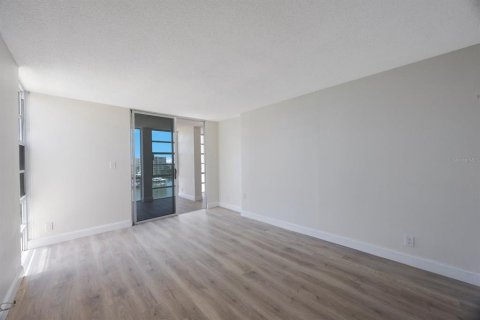 Condo in South Pasadena, Florida, 2 bedrooms  № 1876013 - photo 19