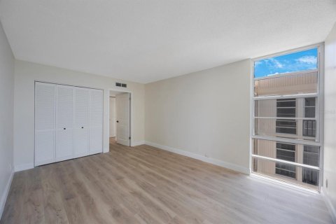Condo in South Pasadena, Florida, 2 bedrooms  № 1876013 - photo 16