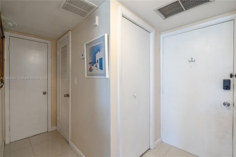 Condominio en venta en Aventura, Florida, 1 dormitorio № 1956157 - foto 17