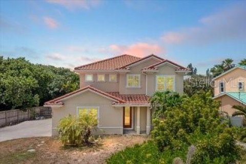 House in Melbourne Beach, Florida 4 bedrooms, 204.85 sq.m. № 1894735 - photo 1