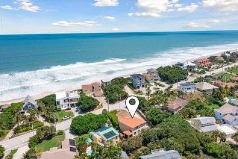 House in Melbourne Beach, Florida 4 bedrooms, 204.85 sq.m. № 1894735 - photo 2