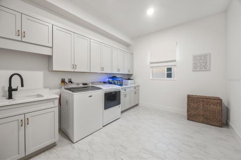 House in Lakewood Ranch, Florida 4 bedrooms, 313.45 sq.m. № 1824313 - photo 26
