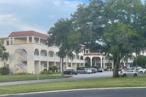 Condo in Clearwater, Florida, 2 bedrooms  № 1307412 - photo 1