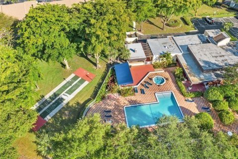 Condo in Deerfield Beach, Florida, 2 bedrooms № 2081488 - photo 4