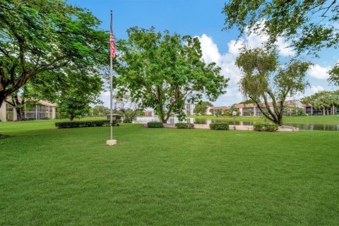 Condo in Deerfield Beach, Florida, 2 bedrooms № 2081488 - photo 11