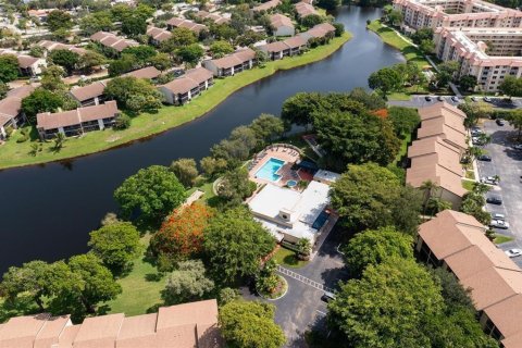 Condo in Deerfield Beach, Florida, 2 bedrooms № 2081488 - photo 3