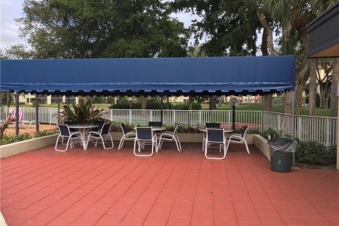 Condo in Deerfield Beach, Florida, 2 bedrooms № 2081488 - photo 7