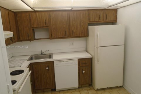 Copropriété à louer à Lauderhill, Floride: 2 chambres, 90.3 m2 № 2016711 - photo 12