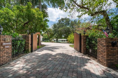 Villa ou maison à vendre à Southwest Ranches, Floride: 4 chambres, 300.35 m2 № 2192121 - photo 2