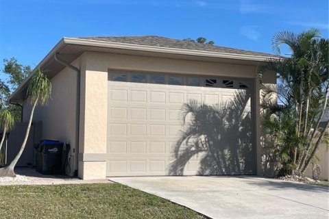Casa en venta en North Port, Florida, 3 dormitorios, 145.39 m2 № 1561931 - foto 2