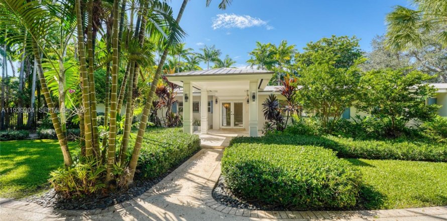 Casa en Pinecrest, Florida 5 dormitorios, 362.5 m2 № 1997262