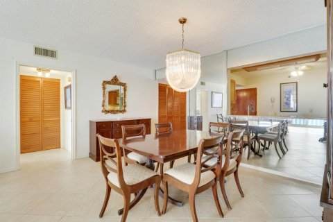 Condo in Jensen Beach, Florida, 2 bedrooms № 2353144 - photo 14
