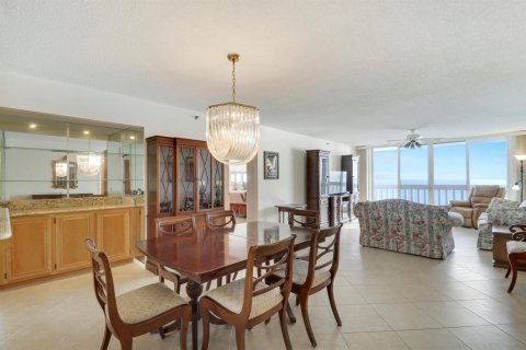 Condo in Jensen Beach, Florida, 2 bedrooms № 2353144 - photo 12
