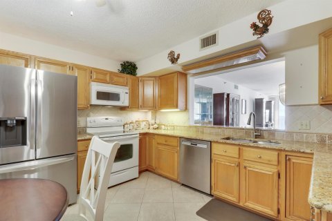 Condo in Jensen Beach, Florida, 2 bedrooms № 2353144 - photo 5
