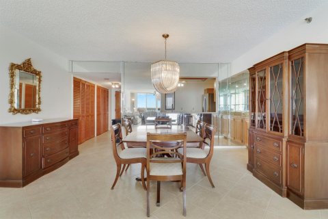 Condo in Jensen Beach, Florida, 2 bedrooms № 2353144 - photo 15