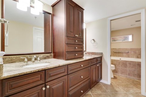 Condo in Jensen Beach, Florida, 2 bedrooms № 2353144 - photo 28
