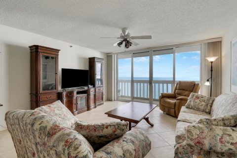 Condo in Jensen Beach, Florida, 2 bedrooms № 2353144 - photo 18