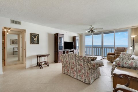 Condo in Jensen Beach, Florida, 2 bedrooms № 2353144 - photo 17