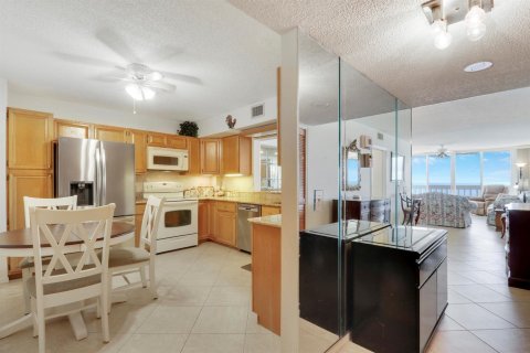 Condo in Jensen Beach, Florida, 2 bedrooms № 2353144 - photo 10