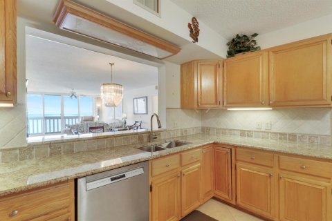 Condo in Jensen Beach, Florida, 2 bedrooms № 2353144 - photo 6