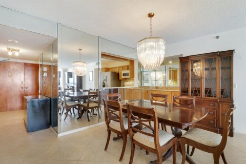 Condo in Jensen Beach, Florida, 2 bedrooms № 2353144 - photo 13
