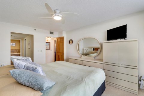 Condo in Jensen Beach, Florida, 2 bedrooms № 2353144 - photo 26