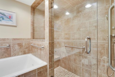 Condo in Jensen Beach, Florida, 2 bedrooms № 2353144 - photo 30